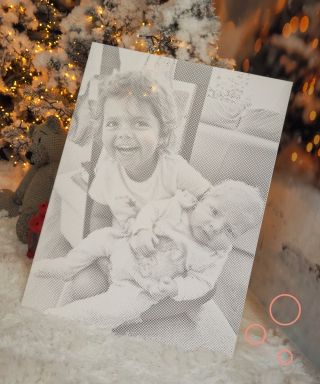 Un tablou cu puncte este cadoul perfect pentru orice suflet creativ. Simplu, personal și plin de farmecul Crăciunului. 🎨✨...