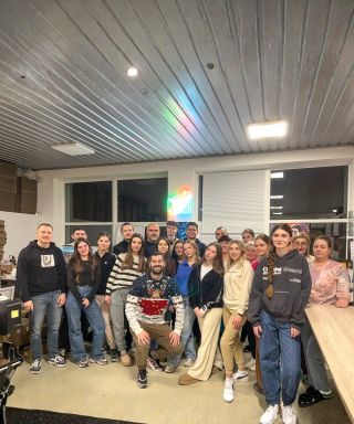 Vă mulțumim pentru un sezon de Crăciun magic. 🎄✨ În spatele fiecărui tablou comandat de la noi anul acesta se află această...